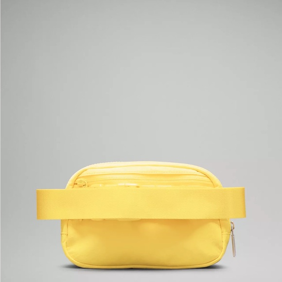 Lululemon Everywhere Belt Bag 1L- Utility Yellow - Picture 7 of 9